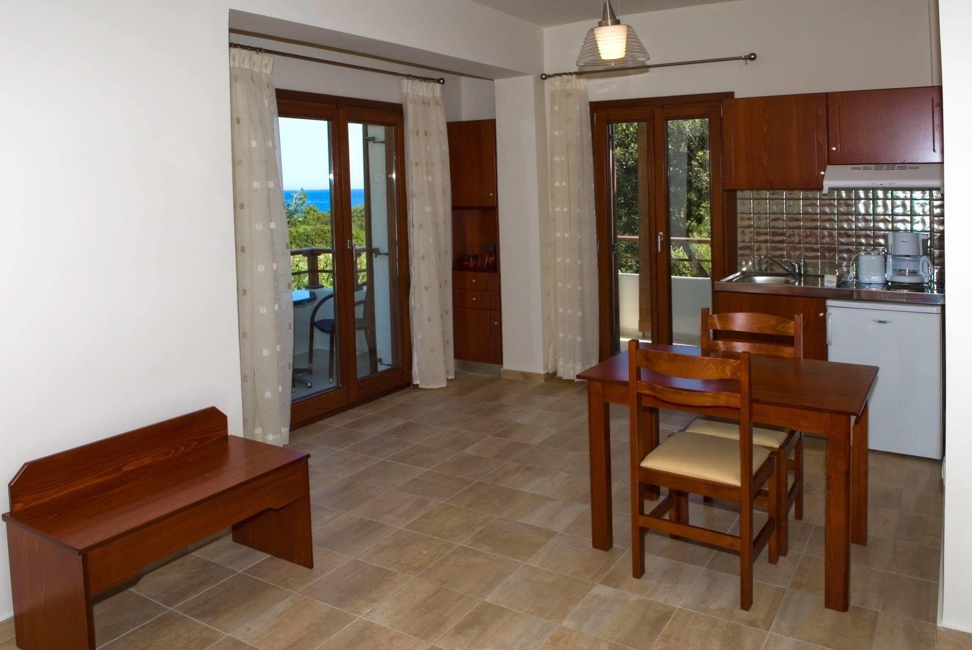 Syia Hotel Sougia Exterior photo