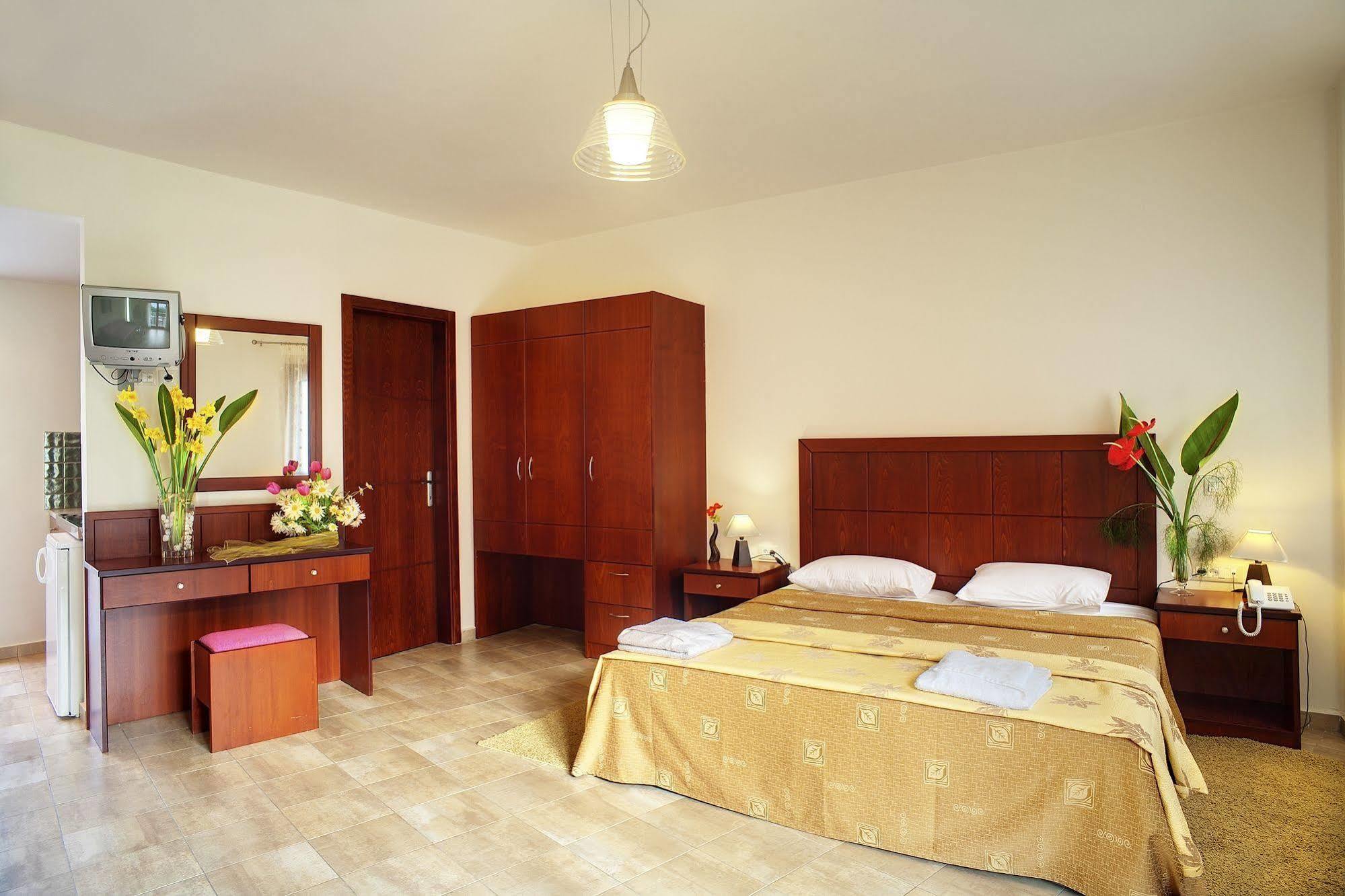 Syia Hotel Sougia Exterior photo